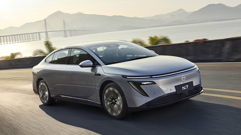 Тонущий Nissan вывел на китайский рынок дешёвый бизнес-седан N7