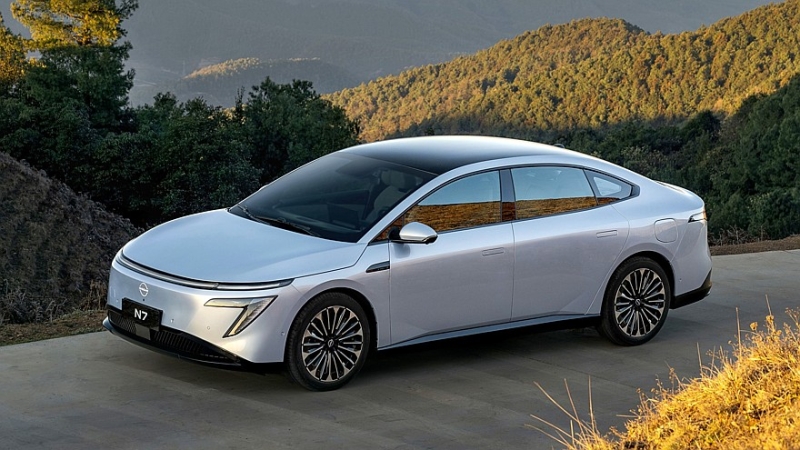 Тонущий Nissan вывел на китайский рынок дешёвый бизнес-седан N7