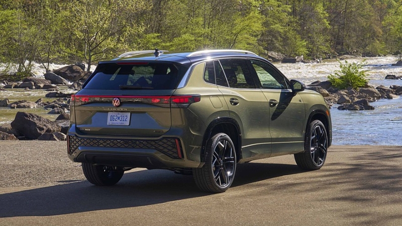 «Заряженный» Volkswagen Tiguan SEL R-Line Turbo: подросшая мощность и оснащение побогаче