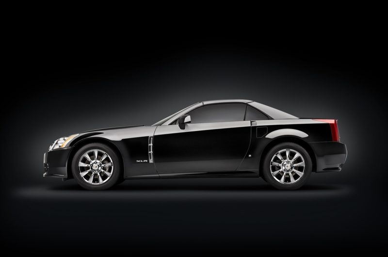Cadillac не будет выпускать преемника XLR на базе Chevrolet Corvette C8