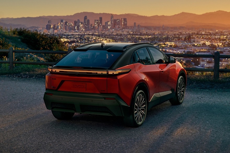 Ещё один кроссовер Toyota C-HR: без «плюса» и только полный привод