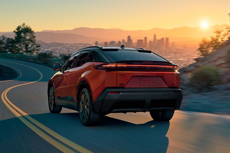 Ещё один кроссовер Toyota C-HR: без «плюса» и только полный привод