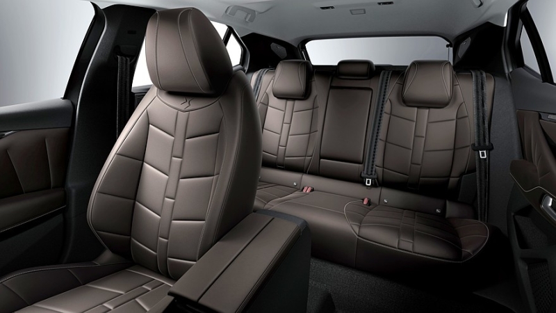 Хэтчбек DS 4 сменил имя на DS №4 после рестайлинга и обзавёлся электрической версией