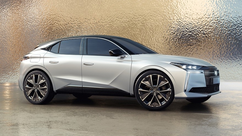 Хэтчбек DS 4 сменил имя на DS №4 после рестайлинга и обзавёлся электрической версией