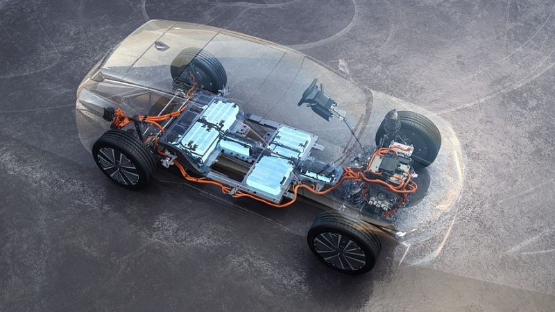 Хэтчбек DS 4 сменил имя на DS №4 после рестайлинга и обзавёлся электрической версией