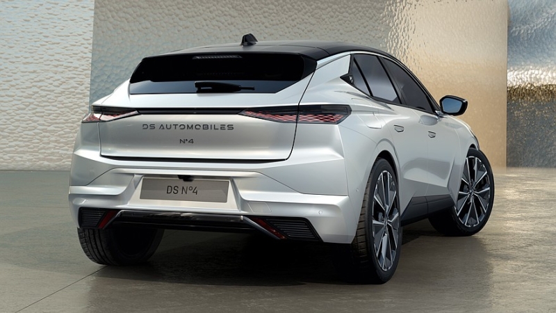 Хэтчбек DS 4 сменил имя на DS №4 после рестайлинга и обзавёлся электрической версией