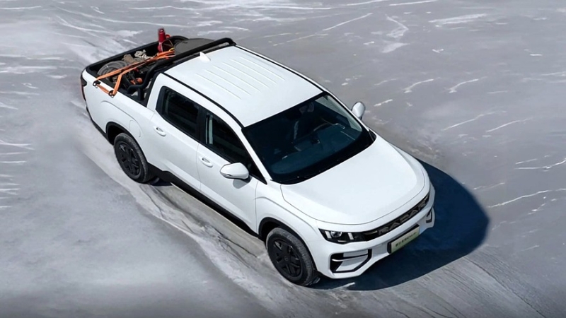 Изначально электрический пикап Radar от Geely стал дальнобойным полноприводным гибридом