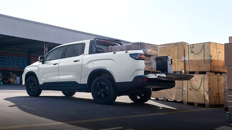 Изначально электрический пикап Radar от Geely стал дальнобойным полноприводным гибридом