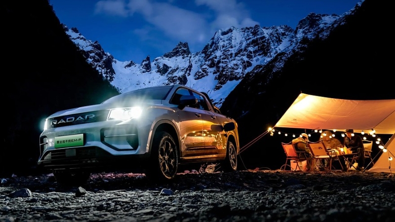 Изначально электрический пикап Radar от Geely стал дальнобойным полноприводным гибридом