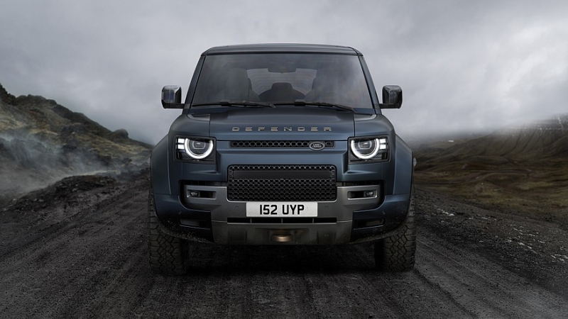 Land Rover освежил Defender: изменения в оптике и новый мультимедийный тачскрин