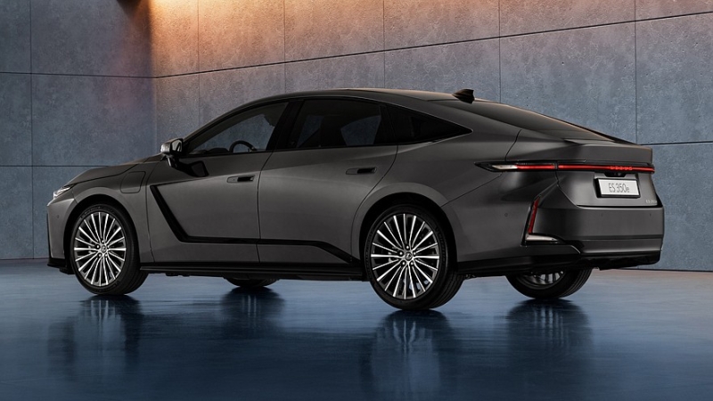 Lexus ES нового поколения дебютировал в Европе: подробности о технике