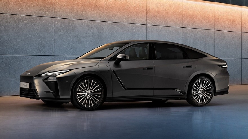 Lexus ES нового поколения дебютировал в Европе: подробности о технике