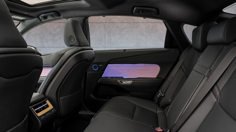 Lexus ES нового поколения дебютировал в Европе: подробности о технике