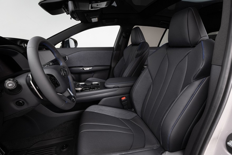 Lexus обновил кроссовер RZ и добавил новую спецверсию седану IS в США