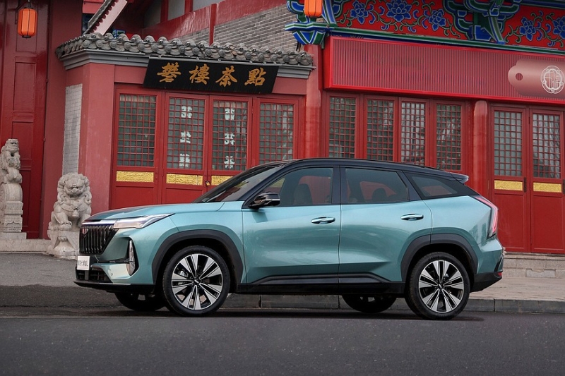 Новый Geely Atlas поступил в продажу: дешевле предшественника