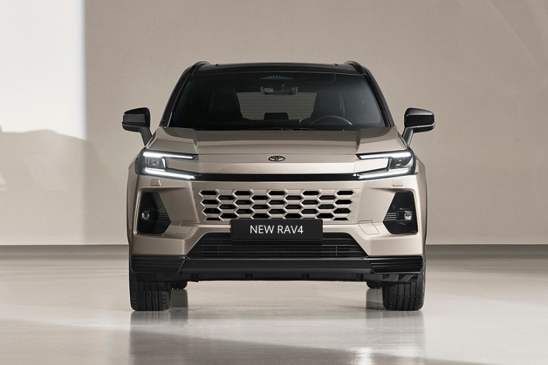 Новый кроссовер Toyota RAV4 дебютировал в нескольких версиях