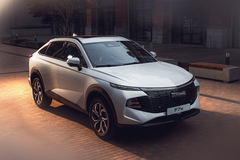 Новый купеобразный Haval F7x стартует в России: топовый мотор и полный привод