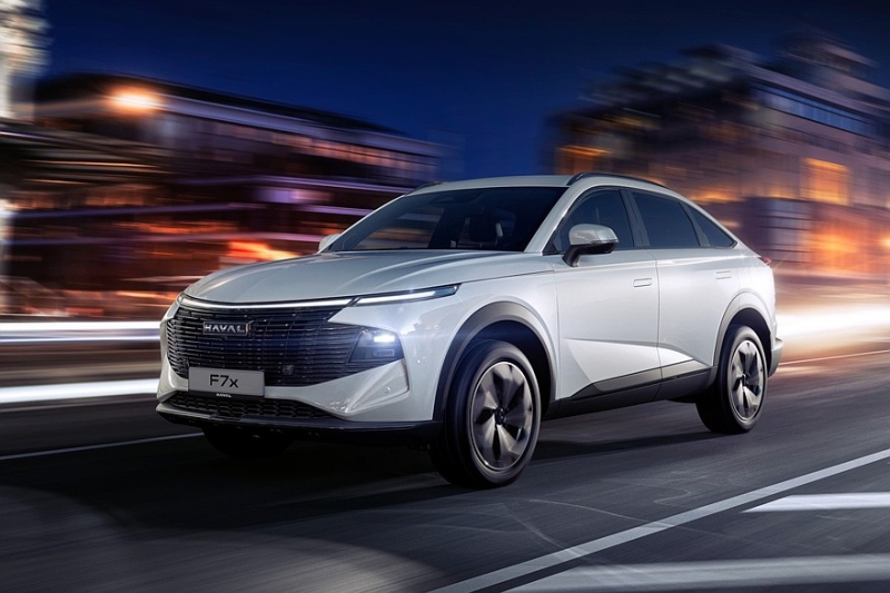 Новый купеобразный Haval F7x стартует в России: топовый мотор и полный привод