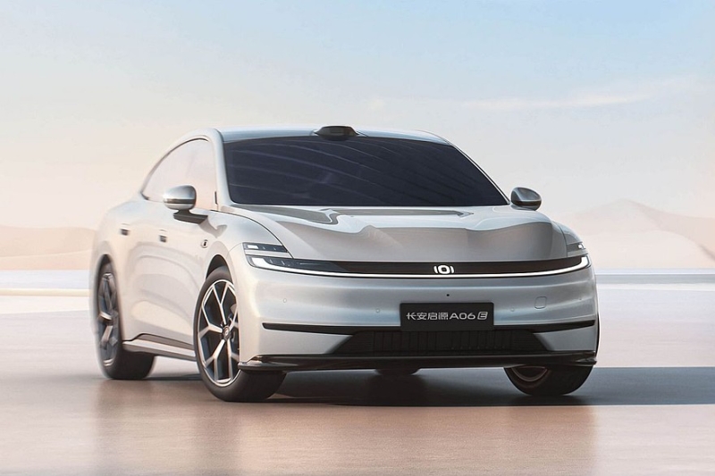 Новый лифтбек Changan Qiyuan A06 приготовился к премьере