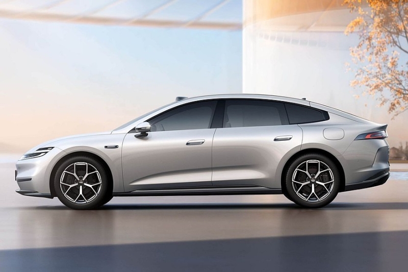 Новый лифтбек Changan Qiyuan A06 приготовился к премьере