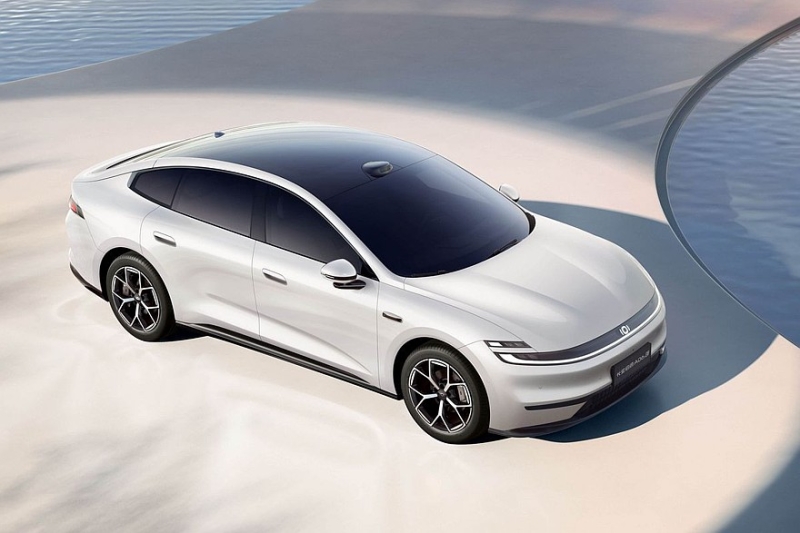 Новый лифтбек Changan Qiyuan A06 приготовился к премьере