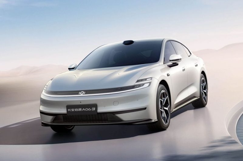 Новый лифтбек Changan Qiyuan A06 приготовился к премьере