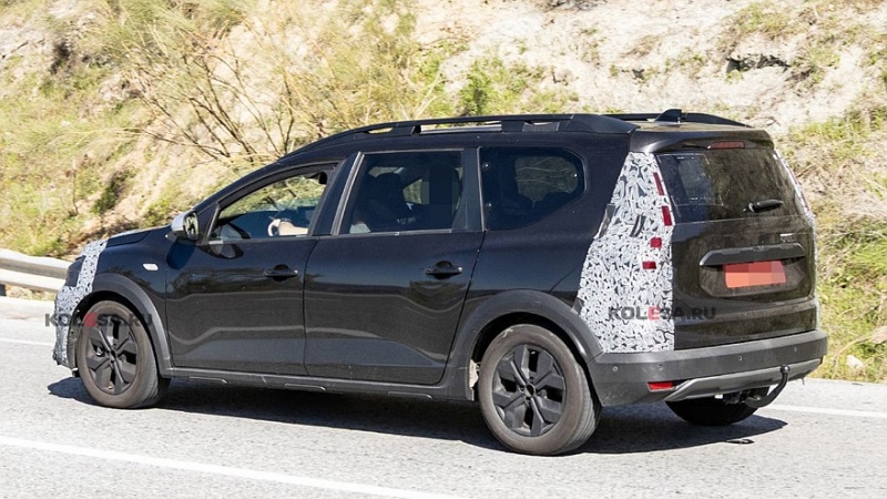 Обновлённый кросс-универсал Dacia Jogger проехался на камеру