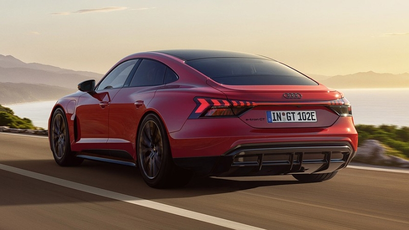 Обновлённый спортседан Audi e-tron GT: теперь и базовый вариант