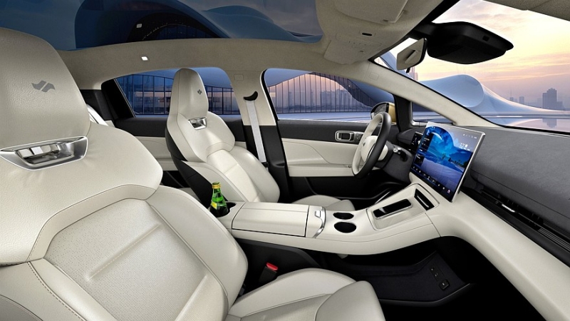 Под крылом самолёта: рождённый авиакомпанией лифтбек Juneyao Air выходит на рынок