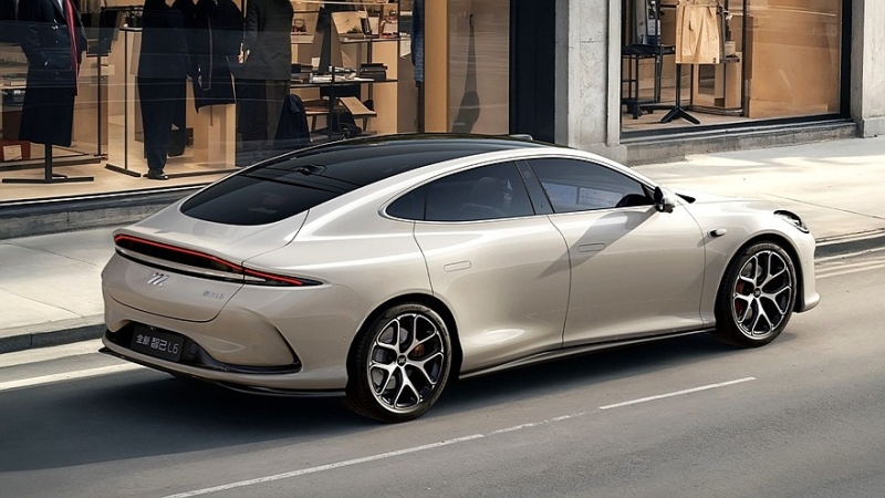 Премиальный лифтбек IM L6 от SAIC обновлён на втором году жизни, цены снижены