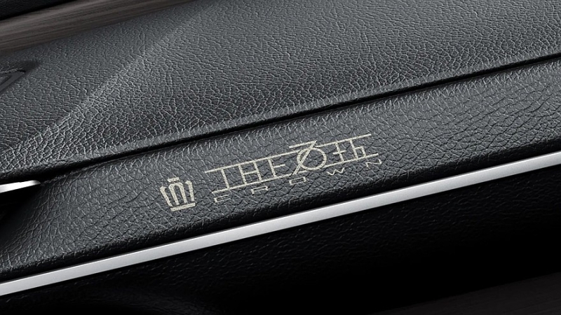 Седан Toyota Crown обзавёлся сразу двумя спецверсиями. Цены известны