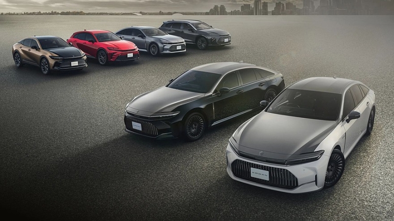 Седан Toyota Crown обзавёлся сразу двумя спецверсиями. Цены известны