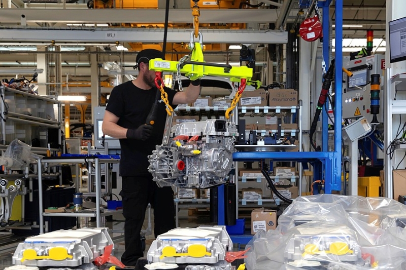 Серийный Alpine A390: три мотора, две версии, клиренс 152 мм и масса более 2,1 т