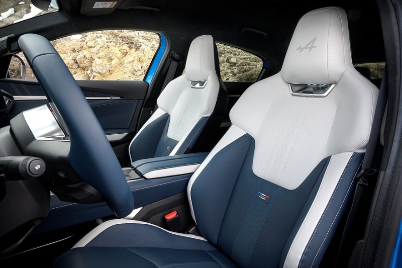 Серийный Alpine A390: три мотора, две версии, клиренс 152 мм и масса более 2,1 т