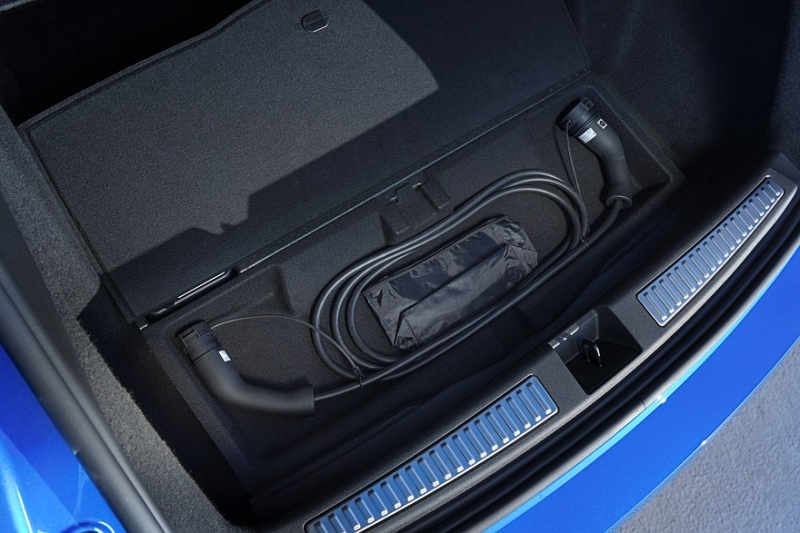 Серийный Alpine A390: три мотора, две версии, клиренс 152 мм и масса более 2,1 т