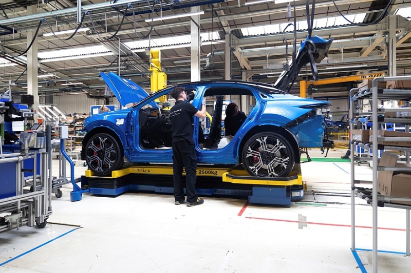 Серийный Alpine A390: три мотора, две версии, клиренс 152 мм и масса более 2,1 т