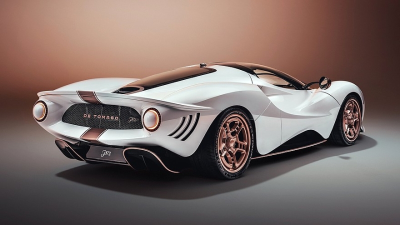 Серийный De Tomaso P72: завораживающие формы, мощный V8 и никаких экранов в салоне