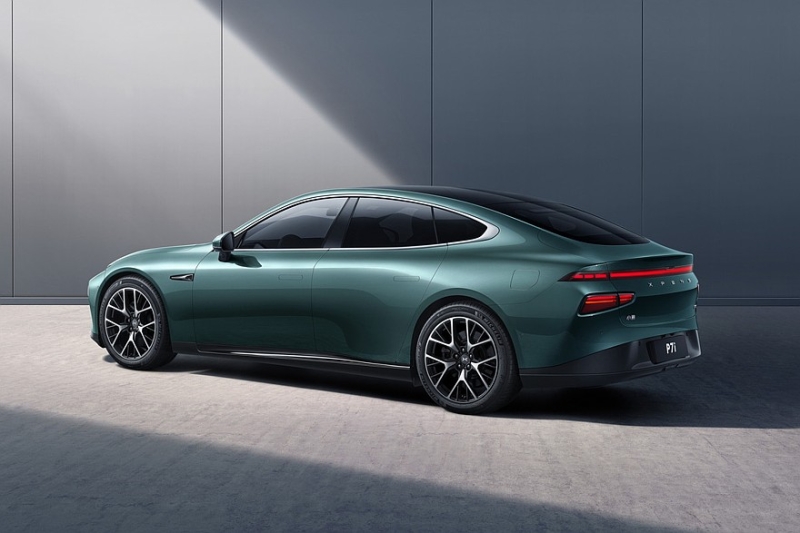 Стильный седан Xpeng P7 второго поколения показал ещё одну фишку на новых фото