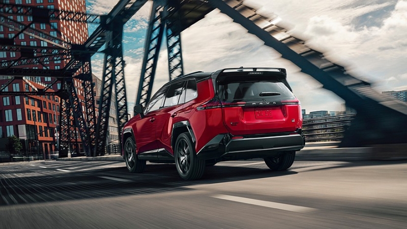 Toyota хочет в разы увеличить продажи PHEV. Такая техника может появиться у Grand Highlander