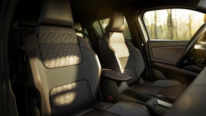 У Renault 4 может появиться версия с полным приводом и увеличенным дорожным просветом