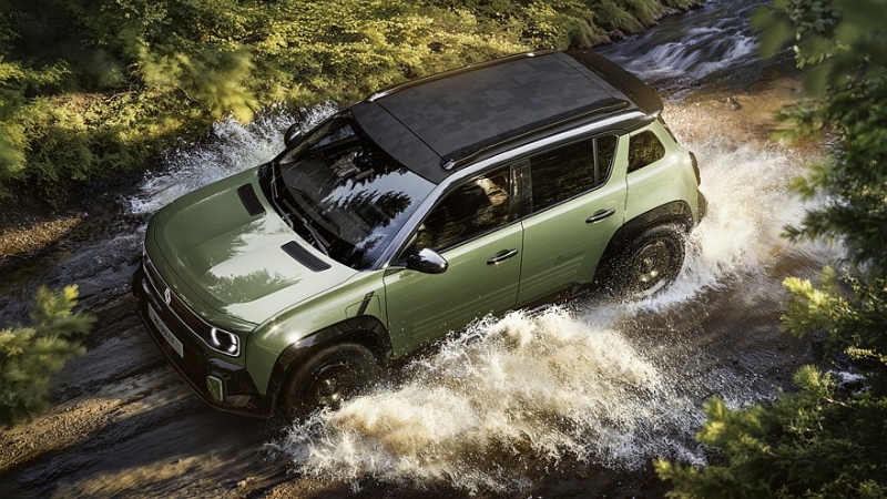 У Renault 4 может появиться версия с полным приводом и увеличенным дорожным просветом