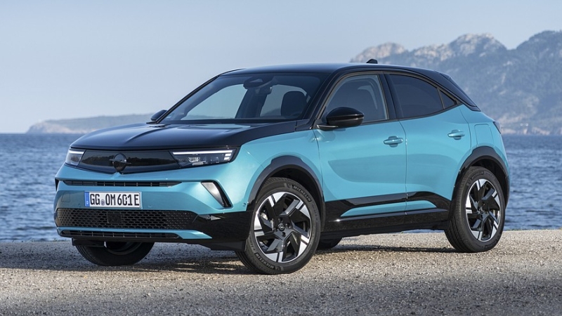 «Заряженный» кроссовер Opel Mokka GSE показался на первых тизерах