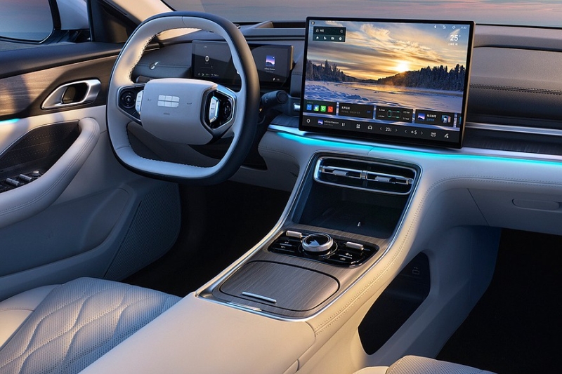 Большой седан Geely Galaxy A7 показался на новых официальных фото