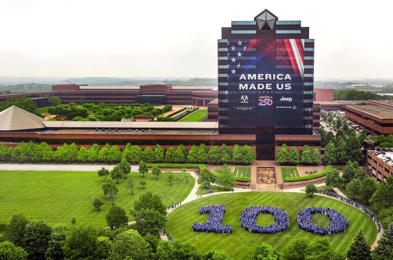 Chrysler отмечает вековой юбилей на фоне очень туманных перспектив