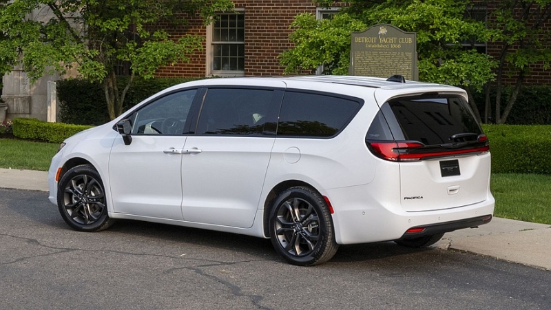 Chrysler подготовил юбилейную версию минивэна Pacifica к 100-летию бренда