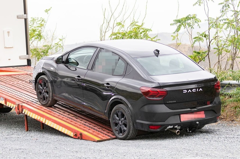 Dacia готовит обновлённый Logan: седан засветился на фото