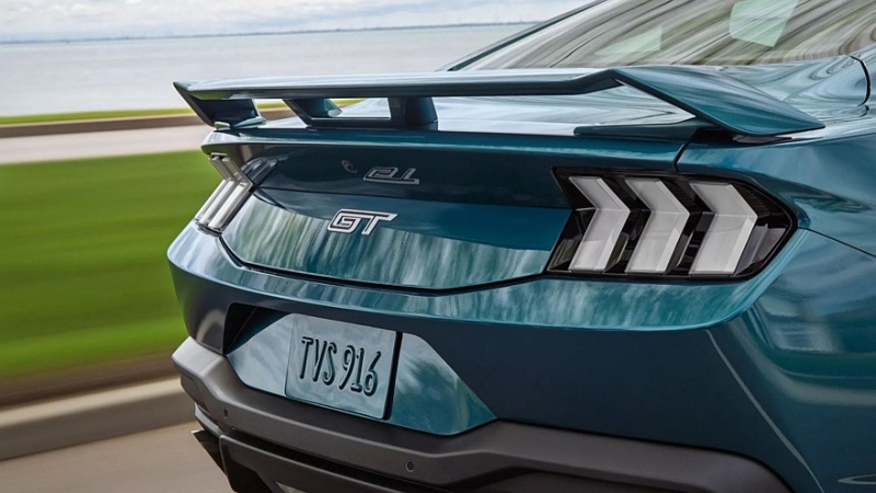 Ford Mustang посвежел и получил ретро-версию с отсылками к 1980-м годам