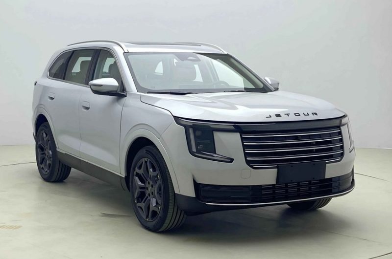 К дебюту готовится кроссовер Jetour X70L: фото без камуфляжа