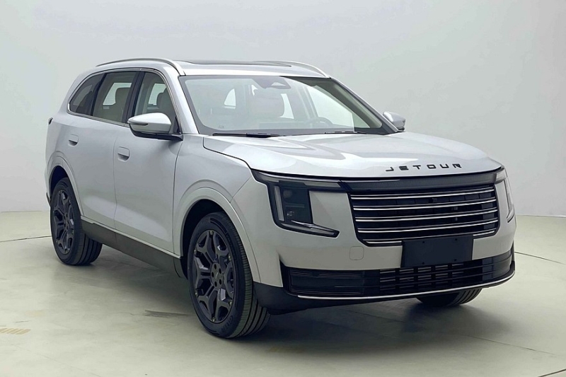 К дебюту готовится кроссовер Jetour X70L: фото без камуфляжа