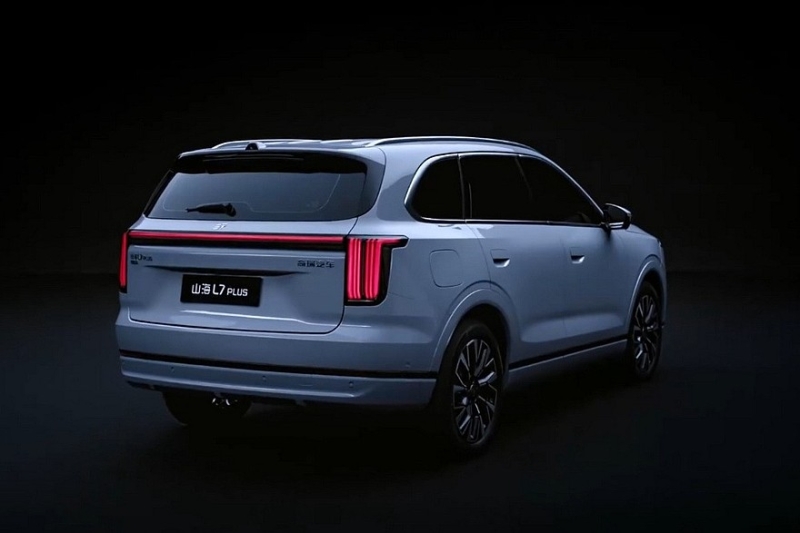 К дебюту готовится кроссовер Jetour X70L: фото без камуфляжа